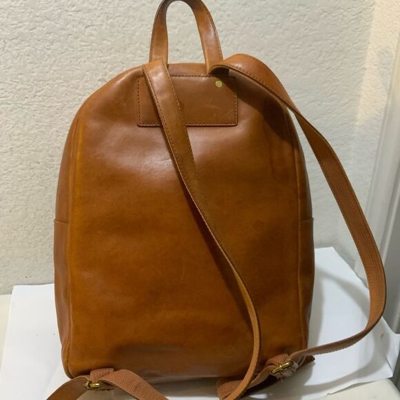 Madewell Large Lorimer Leather Backpack in English Saddle main image 10